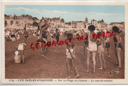 85 - SABLES D' OLONNE - SUR LA PLAGE ON S' AMUSE- LE SAUT DE MOUTON- JEUX - Sables D'Olonne