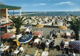 Grömitz - Strandhallen Terrasse Mit Blick Zum Strand - Groemitz