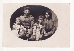 Carte Postale Photo Militaire Allemand Soldat 66 Infanterie Regiment Famille Femme Et Enfants Tenue Marin-Marine - Personen