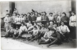 MILITARIA Carte Photo Groupe De Militaire 3ème Régiment De Chasseurs (Alpins ?) - Characters