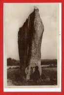 29 - SAINT JEAN - TROLIMON -- Un Menhir - Saint-Jean-Trolimon