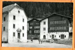 FAA-24  Ernen, Dorfplatz Mit Rathaus. Schulhaus. ATTENTION : Pli Transversal Non Visible Sur Le Scan. Circulé En 1959 - Ernen