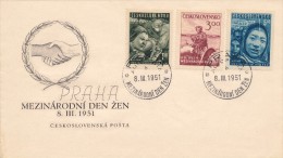 K7047 - Czechoslovakia (1951) FDC International Women's Day (stamps 5,00 Plate Defect: White Line Across Face Of Women) - Variétés Et Curiosités