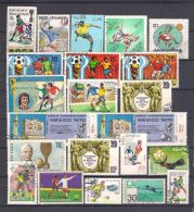 Lot 144 Sports Soccer Small Collection 22 Different - Gebruikt