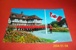 M 347 ° CANADA   AVEC PHILATELIE  ° A TROOP OF THE WORLD FAMOUS ROYAL CANADIAN MOUTED - Moderne Ansichtskarten