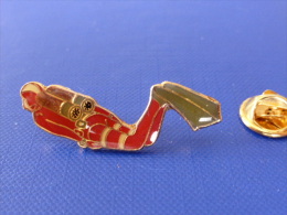 Pin's Plongée Sous Marine - Plongeur Rouge (PQ64) - Plongée