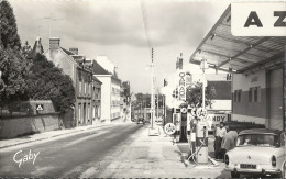 CPSM Le Merlerault - Route De Paris Granville Pompes à Essence - Voiture Ancienne - Le Merlerault