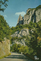 ARDÈCHE TOURISTIQUE -- Le Rocher "Charlemagne" Au Dessus Du Pont D´Arc -- - Vallon Pont D'Arc