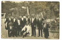 69 -  Carte Photo Du PERSONNEL DU CASINO De CHARBONNIERE Déguisé En Diables   - Saison 1926  (nain Au 1er Plan ?) - Charbonniere Les Bains