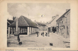 CHATILLON SUR MARNE LA HALLE CPA ANIMEE - Châtillon-sur-Marne