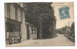 PONTHIERRY-La Rue Des Cités Et Le Passage A Niveau-belle Annimation -Super RARE-HOTEL CAFE DES CITES - Saint Fargeau Ponthierry