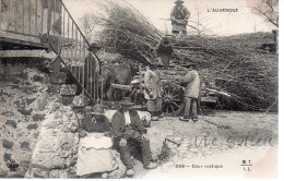 15...CANTAL....VIC SUR CERE....COUR RUSTIQUE - Otros & Sin Clasificación