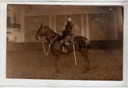 UN CAVALIER- CARTE PHOTO MILITAIRE BELGE - Characters