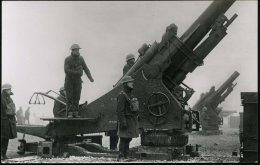 GROSSBRITANNIEN 1940 (ca.) S/w.-Foto-Ak.: "Hoiser Gun", Schwere Artillerie (Mannschaften) Ungebr. (engl.-arab.... - Other & Unclassified