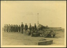 Munster Lager 1940 (ca.) S/w.-Foto: Flak-Geschütz 4cm (Typ Bofors?) + Mannschaft Marschierend (Format: 13 X 18... - Other & Unclassified