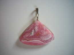 Neuf - Pendentif En Forme De Triangle En Rhodoite Rose D'Argentine - Pendentifs