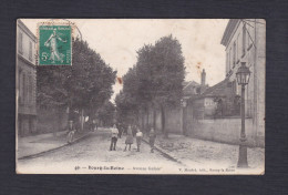 Bourg La Reine (92) - Avenue Gallois ( Animée Ed. V. Montet ) - Bourg La Reine