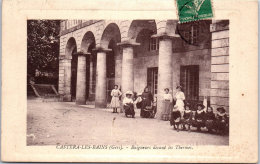 32 CASTERA LES BAINS - Baigneurs Devant Les Thermes - Castera