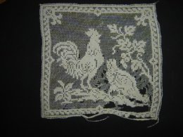 Decors De Rideau Ancien Travail Sur Filet Sujet Coq Et Poule 23 X 22 Cm Environ A Restaurer - Tendine