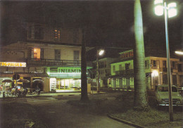 GUYANE FRANCAISE - CAYENNE   - PLACE DES PALMISTES LA NUIT - Cayenne