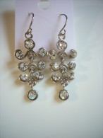 Neuf - Boucles D'oreilles Dormeuses Strass Transparent Et Strass Irisé Forme Grappe De Raisin - Ohrringe