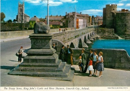 CPSM Irlande-Ireland-The Treaty Stone,King John's Castle And River Shannon,Limerick   L2064 - Limerick