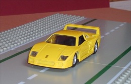 FERRARI F40 Jaune - échelle 1/39ème - MAISTO - Maisto