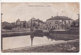 KOEUR-LA-PETITE (Meuse) La Place - Fontaine - Monument - VOIR 2 SCANS - - Autres & Non Classés