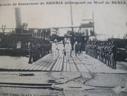 CPA Afrique Cameroun Arrivée Du Gouverneur De Nigéria Débarquant Au Wharf De Duala Doula? - Camerún