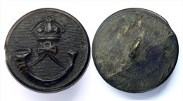 Bouton Ancien Armée De Canada. Plastique Noire. 23 Mm - Buttons