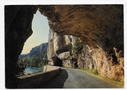 TUNNEL SUR LA ROUTE DU PONT D' ARC - N° 70680 - CPSM GF VOYAGEE - Vallon Pont D'Arc