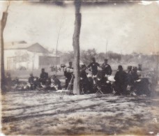 4 EME REGIMENT - LES OFFICIERS EN PAUSE PIQUE NIQUE - PLAQUE DE VERRE MILITAIRE 10 X 8.5 CM - Other & Unclassified