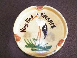 Cendrier Publicitaire " Vins Fins D'Alsace - Aimé Guthmann à Bergheim Haut-Rhin " - Terre Vernissée - Porcelaine