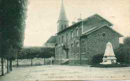 CPA - VILLECRESNES (94) - Vue De L'Ecole De Filles Et Du Monument Aux Morts Dans Les Années 20/30 - Villecresnes