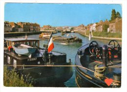 29274-LE-60-LONGUEIL-ANNEL-Le Canal,dans Le Fond,les Ecluses Et La Passerelle-----------péniches - Longueil Annel