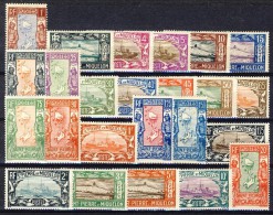 S. Pierre Et Miquelon 1932-33 Serie N. 136-159 Mappa, Paesaggi, Peschereccio MNH E MVLH Catalogo € 354,50 - Unused Stamps