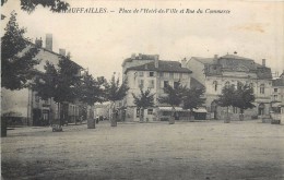 71 CHAUFFAILLES - Place De L'Hotel De Ville Et Rue Du Commerce - Autres & Non Classés