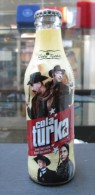 AC - COLA TURKA - YAHSI BATI - FILM CEM YILMAZ ACTOR COMEDIAN SHRINK WRAPPED EMPTY BOTTLE & CROWN CAP 200 Ml FROM TURKEY - Soda