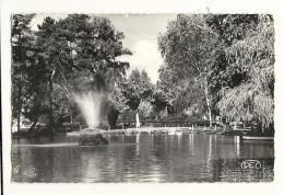 Cp, 36, Chateauroux, Le Lac Du Jardin Public, Voyagée 1962 - Chateauroux