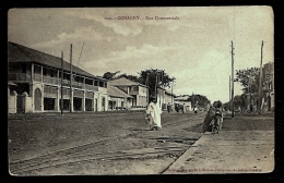 CPA ANCIENNE- AFRIQUE- GUINÉE FRANCAISE- CONAKRY- RUE COMMERCIALE- ANIMATION- CARREFOUR DES TRAMWAYS- - French Guinea