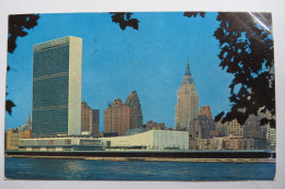 (9/1/10) AK "New York" A View Of The United Nations Headquarters Across The East River - Andere Monumenten & Gebouwen