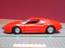 FERRARI 308 GTB - échelle 1/24ème - Burago