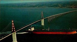 PONT DE ST-NAZAIRE ST-BREVIN AVEC PENICHE....CPM ..  .. - Houseboats