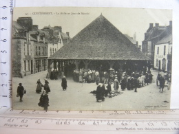 56 -QUESTEMBERT -la Halle Un Jour De Marché (petite Déchirure Bas Centre) - Questembert