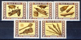 Wallis Et Futuna 1977 Serie N. 198-202 Artigianato MNH Catalogo € 14 - Unused Stamps