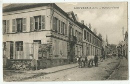 LOUVRES (Val D´ Oise)  (95.Val D´Oise)  Mairie Et Ecoles -Attelage - Louvres