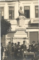 ** T2/T3 Gorna Oryahovitsa, Gorna Orjahovica; Georgi Izmirliev Statue, Photo (gluemark) - Unclassified