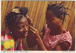 NIGERIA . IDOMA HAIRDRESSER OTURKPO NORTHERN NIGERIA . COIFFEUSE . FEMMES . COIFFURE - Nigeria