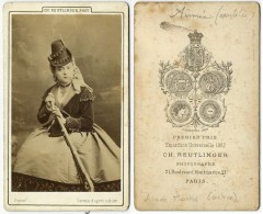 CDV-actrice Aimée Martial En Chasseresse Armant Son Fusil-théâtre Des Variétés-photo Ch. Reutlinger à Paris-artiste - Anciennes (Av. 1900)
