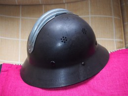 Casque Tcheque Utilisation Par  La Luftschutz Pendant La Seconde Guerre Mondiale - Headpieces, Headdresses